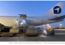 L’armurerie de la victoire : le pont aérien et maritime massif pour soutenir l’opération « Rugissement du Lion »