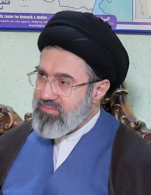 Selon les estimations des services de renseignement américains : « Khamenei façonne la stratégie de guerre et participe aux négociations ». 1 Mojtaba Khamenei 4 wiki