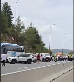 La mère tuée sur la route 1 a été inhumée aux côtés de son bébé. Son fils de 10 ans : « Prie pour papa, qu'il ait la force de nous élever » 2 famille accident