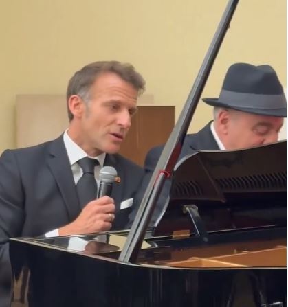 macron aznavour