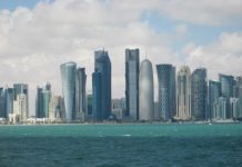 Effondrement des exportations et contraction économique : l’adversaire d’Israël dans le Golfe est-il en route vers la faillite ?