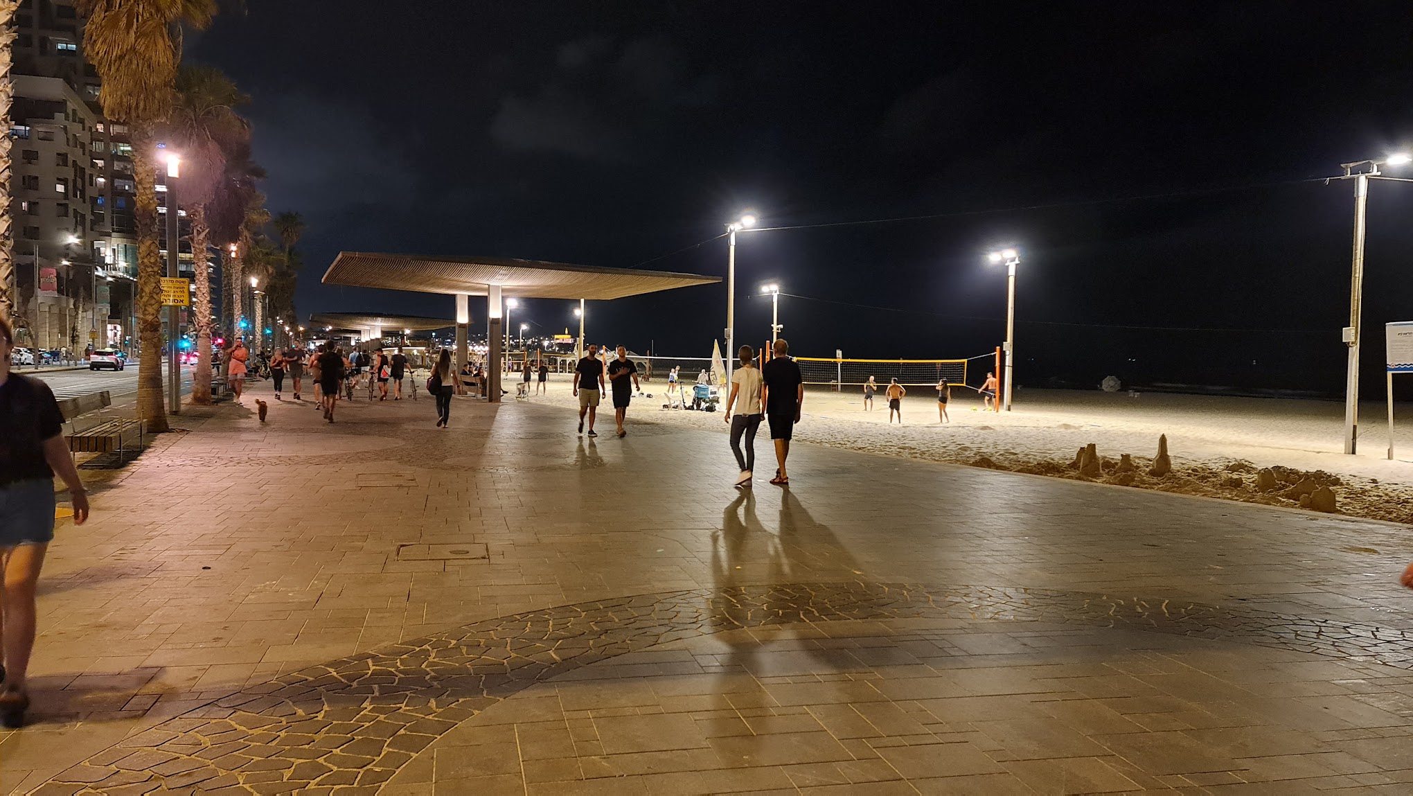« Tel Aviv est envahie d'une façon alarmante et répugnante par des porteurs de kippa et d'armes » : le tweet d'une journaliste déclenche la polémique 3 tel aviv saby 8