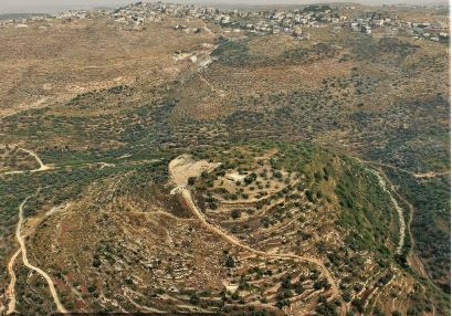La tactique est dévoilée : comment l’AP s’empare des terres et détruit les antiquités d’un village talmudique en Samarie