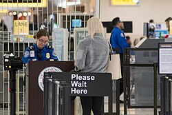 Nouvelle loi en Europe : tout ce que vous devez savoir avant de prendre l'avion 1 Transportation Security Administration Checkpoint at John Glenn Columbus International Airport