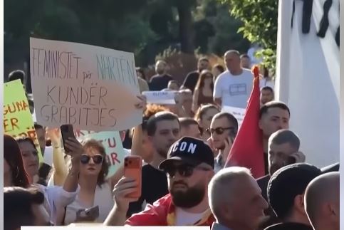 Des manifestations géantes en Albanie contre un projet immobilier de Kushner — avec des rumeurs antisémites 1 manif contre kushner