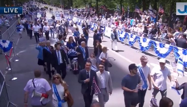 Smotrich a défilé à New York et a suscité l'indignation — Mamdani a attaqué, et le ministre a répondu : « S'il m'invite, je lui serrerai la main » 1 parade etats unis