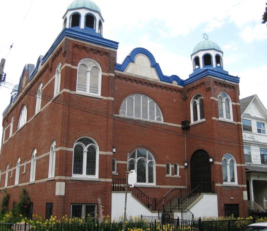 Des synagogues dans le viseur au Canada : une vitre brisée à Toronto, une tentative d’incendie à Montréal