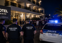 Grave incident en Grèce : « Ils sont entrĂ©s avec des haches et cherchaient des IsraĂ©liens. Mon fils m’a envoyĂ© un message d’adieu »