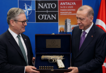 Un petit souvenir d’un grand événement : le cadeau bizarre qu’Erdogan a distribué aux dirigeants de l’OTAN