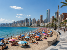 « Annulez le vol » : un touriste arrive à Benidorm en Espagne — et met en garde les autres de ne pas s’approcher