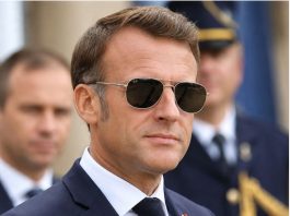 Que se passe-t-il avec son œil ? Macron a ressorti ses lunettes d’aviateur — et ne les enlève plus une seconde
