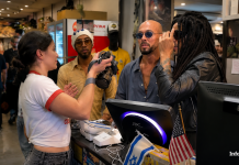 Lenny Kravitz aperçu en train de savourer un falafel dans un restaurant casher du quartier juif historique de Paris