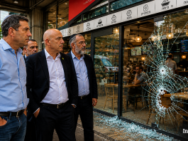 « Le Shabbat appartient à tout le monde » : des maires rendent visite à un commerce vandalisé à Herzliya