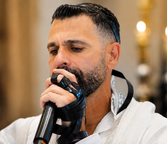 Le chanteur et paytan Avishaï Levy tué dans un accident de la route à Jérusalem