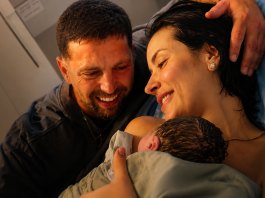 Mazal Tov Elkana ! L’ex-otage du Hamas Elkana Bohbot et son épouse accueillent leur bébé