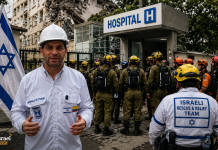 Une équipe de secours israélienne dégage une aile endommagée d’un hôpital en Colombie sans fermer l’établissement