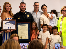 « Un grand miracle » : un policier honoré pour avoir sauvé la vie d’une fillette juive de Floride