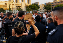 Les inspecteurs ont demandé de retirer la séparation : des tensions lors de la prière des Selichot à Tel-Aviv