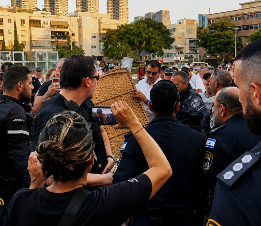 Les inspecteurs ont demandé de retirer la séparation : des tensions lors de la prière des Selichot à Tel-Aviv