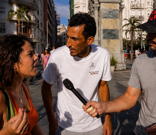 « ON NE PEUT PLUS VIVRE COMME ÇA » : une femme enceinte s’emporte contre le chaos migratoire à Ceuta