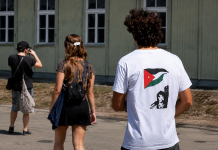 T-shirt à l’effigie d’une terroriste à Mauthausen : le mémorial défend son personnel après la plainte d’une visiteuse juive