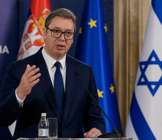 Le président serbe : « Nous ouvrirons en septembre une usine de drones commune avec Israël »