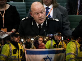 INTERDICTION D’ABORD, JUSTIFICATION ENSUITE : L’ex-chef de la police visé par une enquête après l’interdiction des supporters du Maccabi