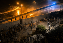 La fete est finie : La police ouvre le feu sur les manifestations migratoires à Ceuta qui dégénèrent en affrontements