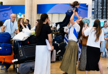 « L’exil est terminé » : 47 juifs perses quittent New York ensemble pour refaire leur vie en Israël