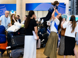 « L’exil est terminé » : 47 juifs perses quittent New York ensemble pour refaire leur vie en Israël